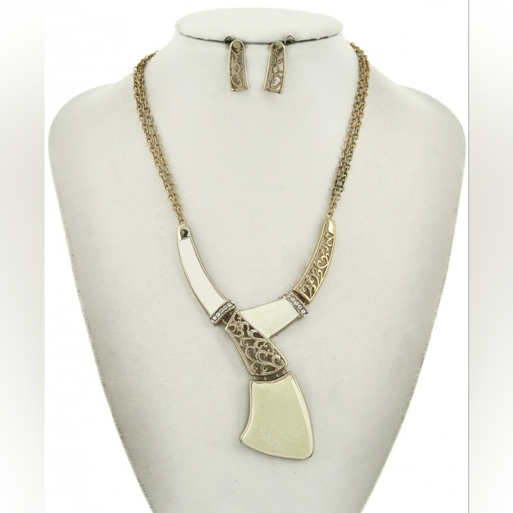 #38 Cream and Gold elegant chunky statement necklace set